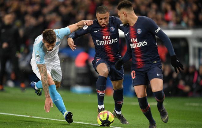 下半场隐身！鲍威尔14中6得到18分2篮板（后两节哑火！鲍威尔14投6中拿下18分2篮板）