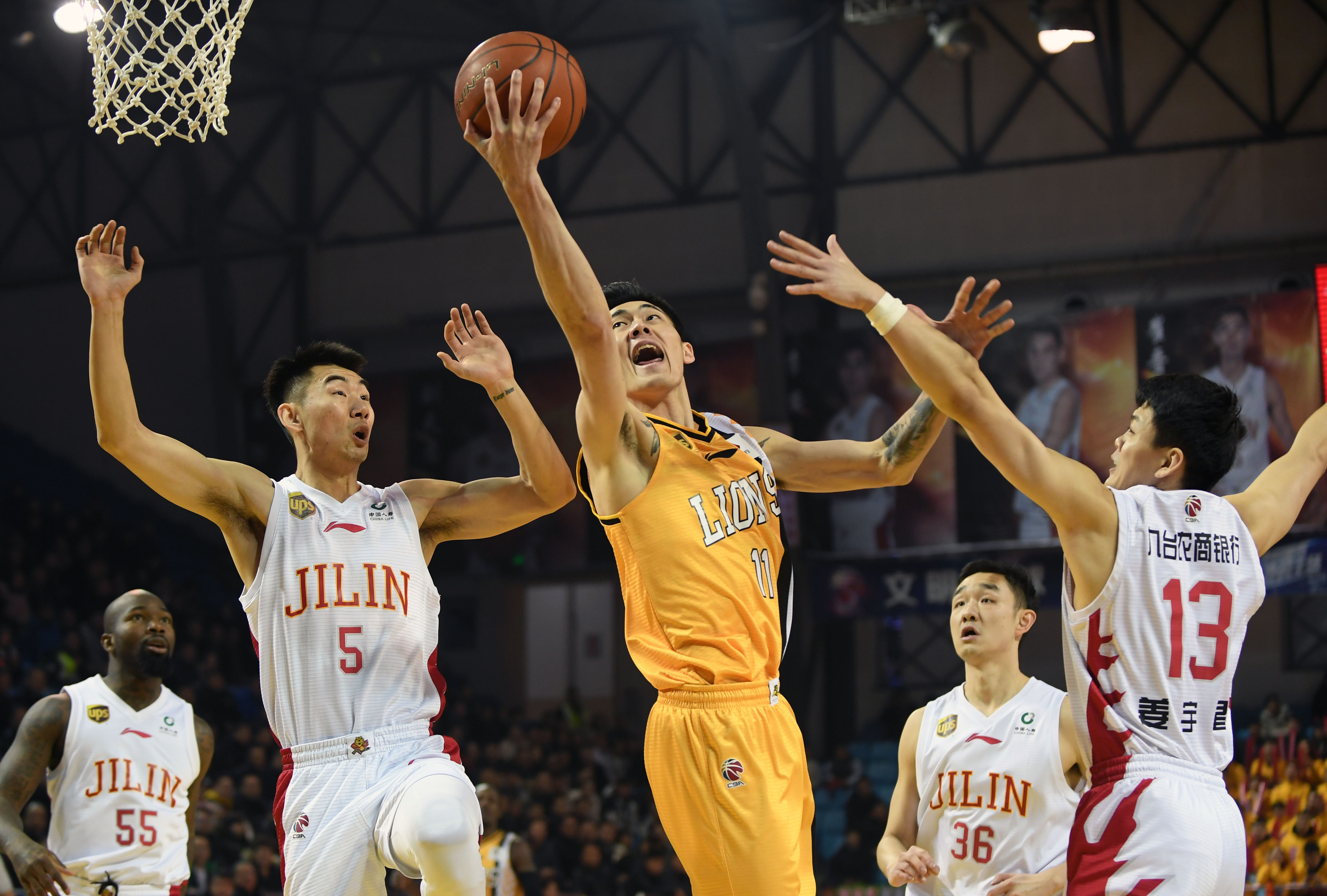 塞斯·库里谈首秀：刚上场时有点紧张，队友非常懂我的打法（塞斯·库里谈首秀：初登场略显紧张，队友很了解我的打法）