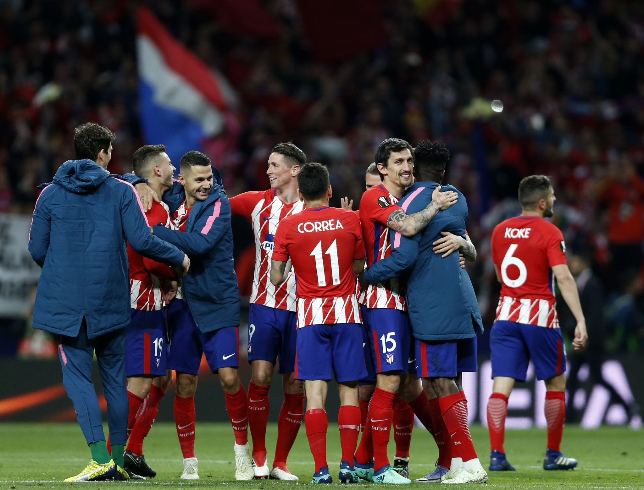 官方：拜仁中场帕利尼亚租借加盟热刺，含2500万欧买断条款（官宣：热刺租借签下拜仁中场帕利尼亚，买断价2500万欧）