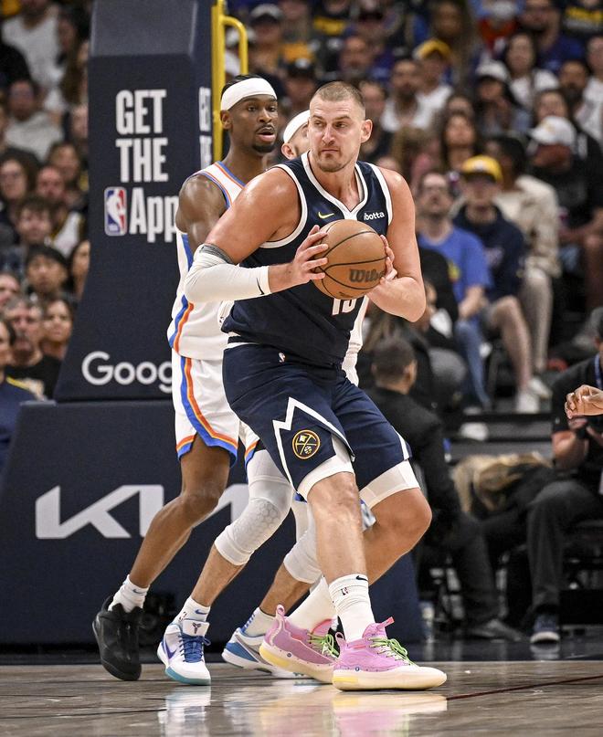 孔德数据：2次射门上演梅开二度好戏，97次传球3次抢断（孔德闪耀：两脚射门收获梅开二度，97次传球外加3次抢断）